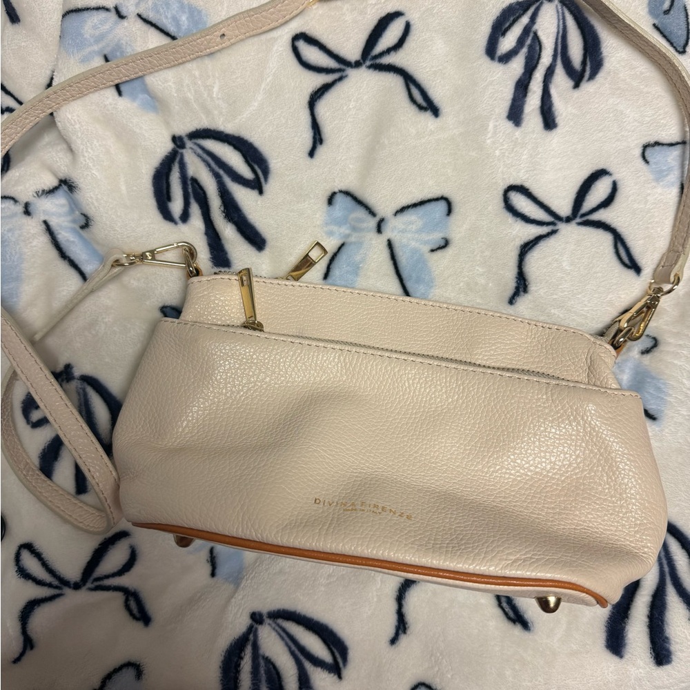 Divina Firenze Cream Leather Crossbody Bag